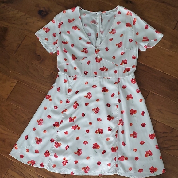 GAP Dresses & Skirts - NWT GAP White and Red Poppy Short Sleeve Floral Dress Size 12